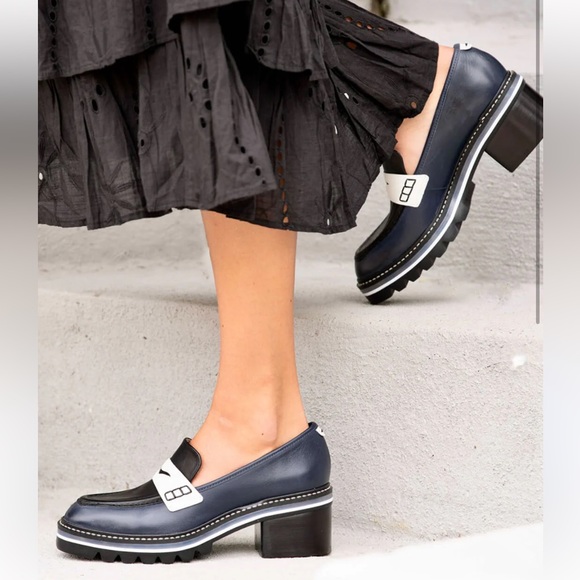 Bernardo Selma Loafer Lug Heel Navy Womens Size 9.5 M Preppy Chunky Academia